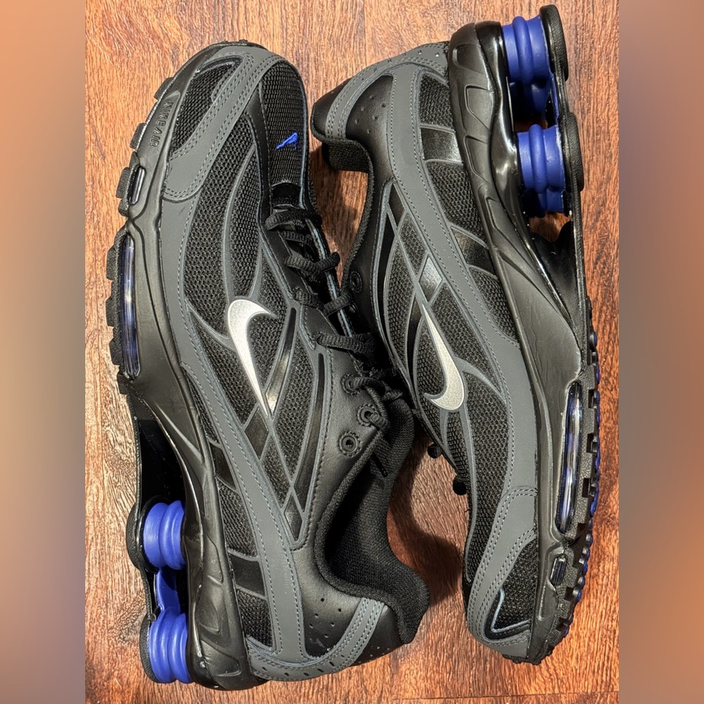 Nike size 11.5 - Picture 2 of 15